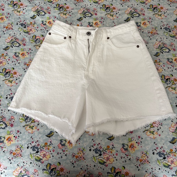 Abercrombie and Fitch Curve Love High Rise Dad Short - Picture 1 of 6